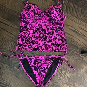 Victoria’s Secret 34D tankini top and bottom